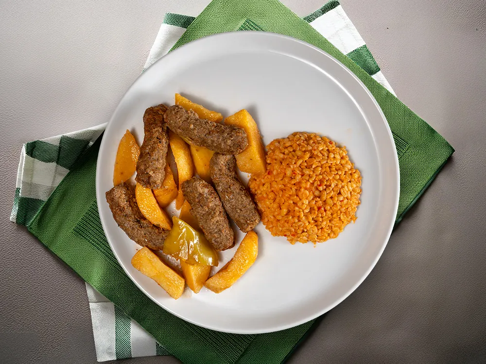 İzmir Köfte & Bulgur Pilavı